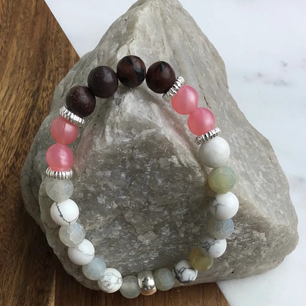 Handmade Stretch‎ Agate - Howlite - Jasper - Pink Bead Bracelet
